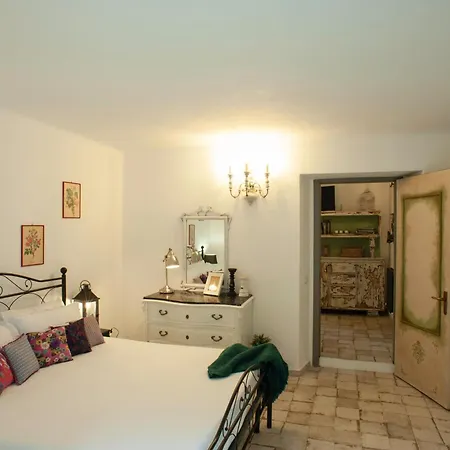 Small Antique * ラ・スペツィア