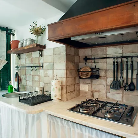 Small Antique * ラ・スペツィア