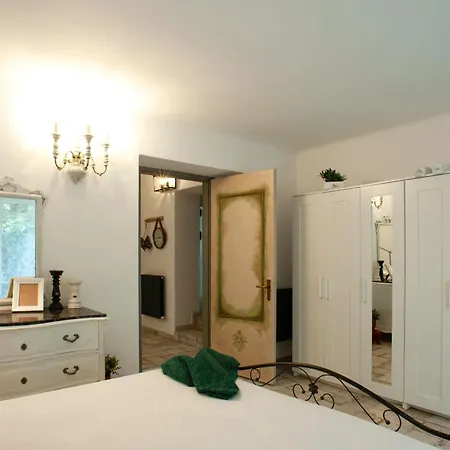 Small Antique ラ・スペツィア