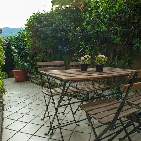 Small Antique Apartamento