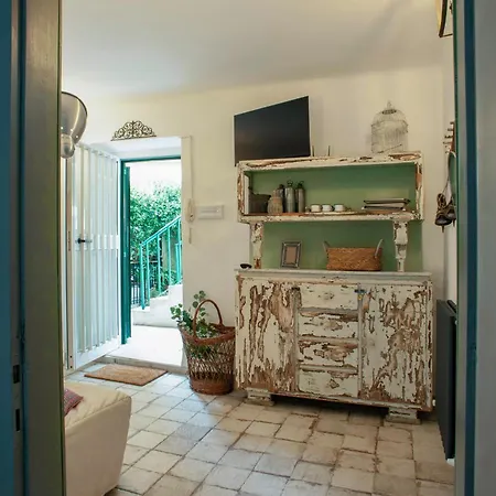 Small Antique Apartamento La Spezia