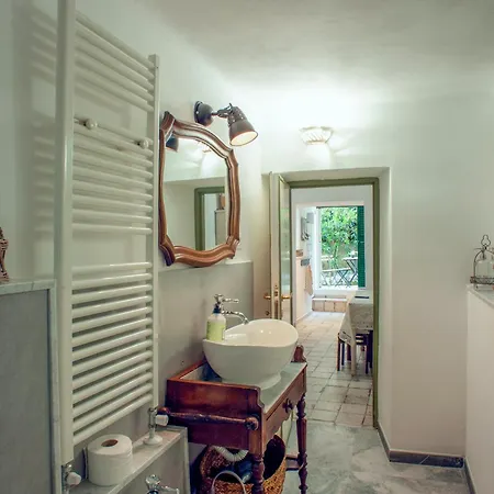 Small Antique Apartment *