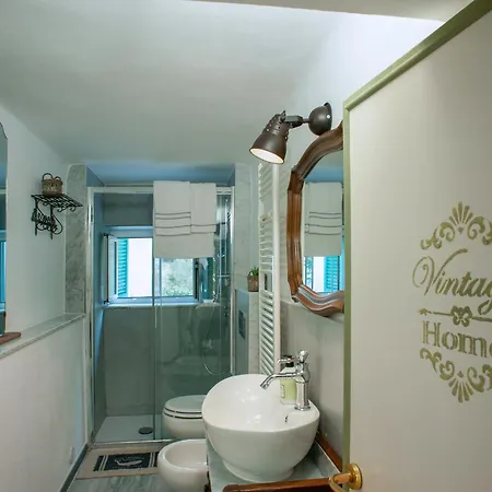 Small Antique Apartamento