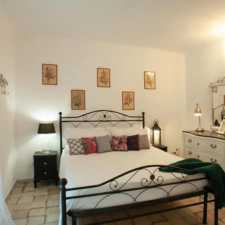 Small Antique Apartment La Spezia