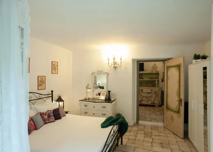 Small Antique * La Spezia