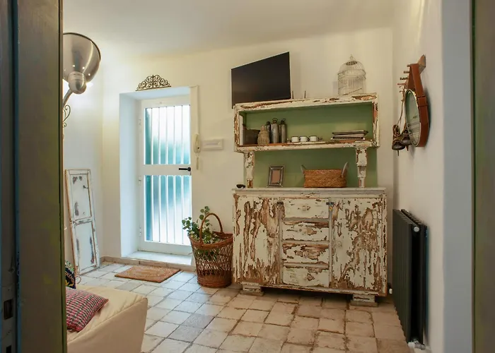 Apartman Small Antique