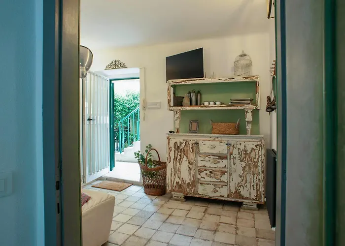 Small Antique Apartman La Spezia