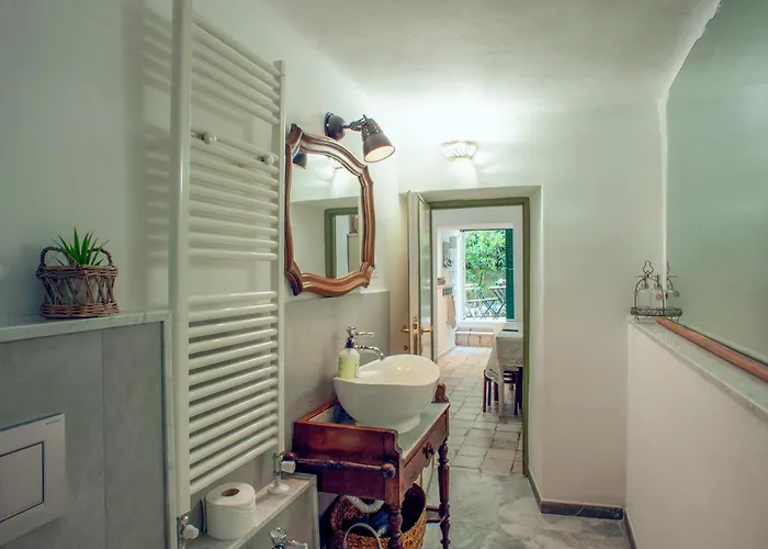 Small Antique Apartman *