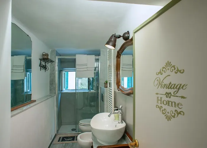 Small Antique Apartman