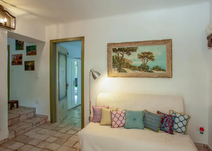 Apartman Small Antique