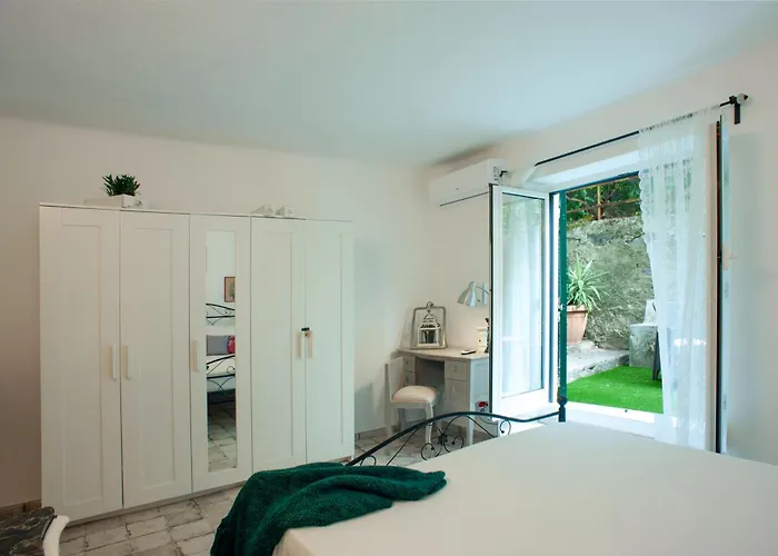 Small Antique Apartman